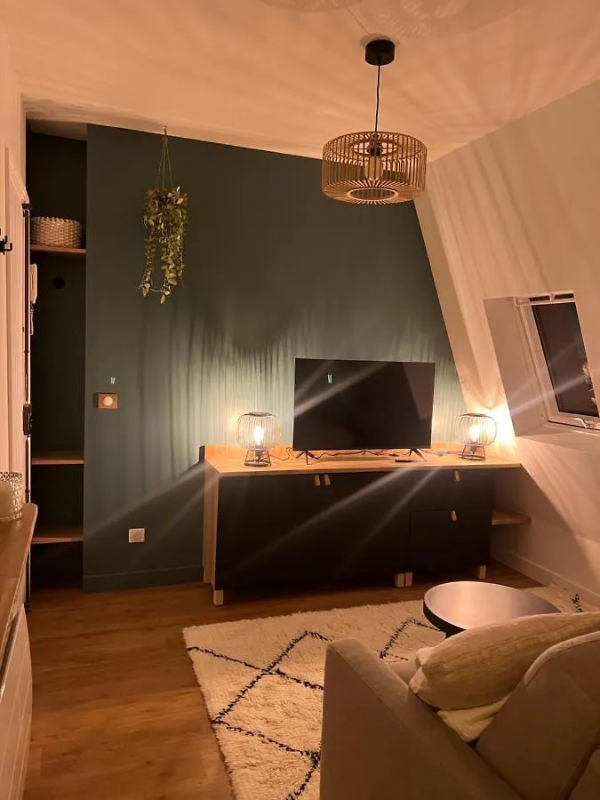 Rooms With Fabulous View On Paris Roofs França