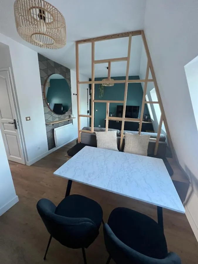 Rooms With Fabulous View On Paris Roofs 0*,  França