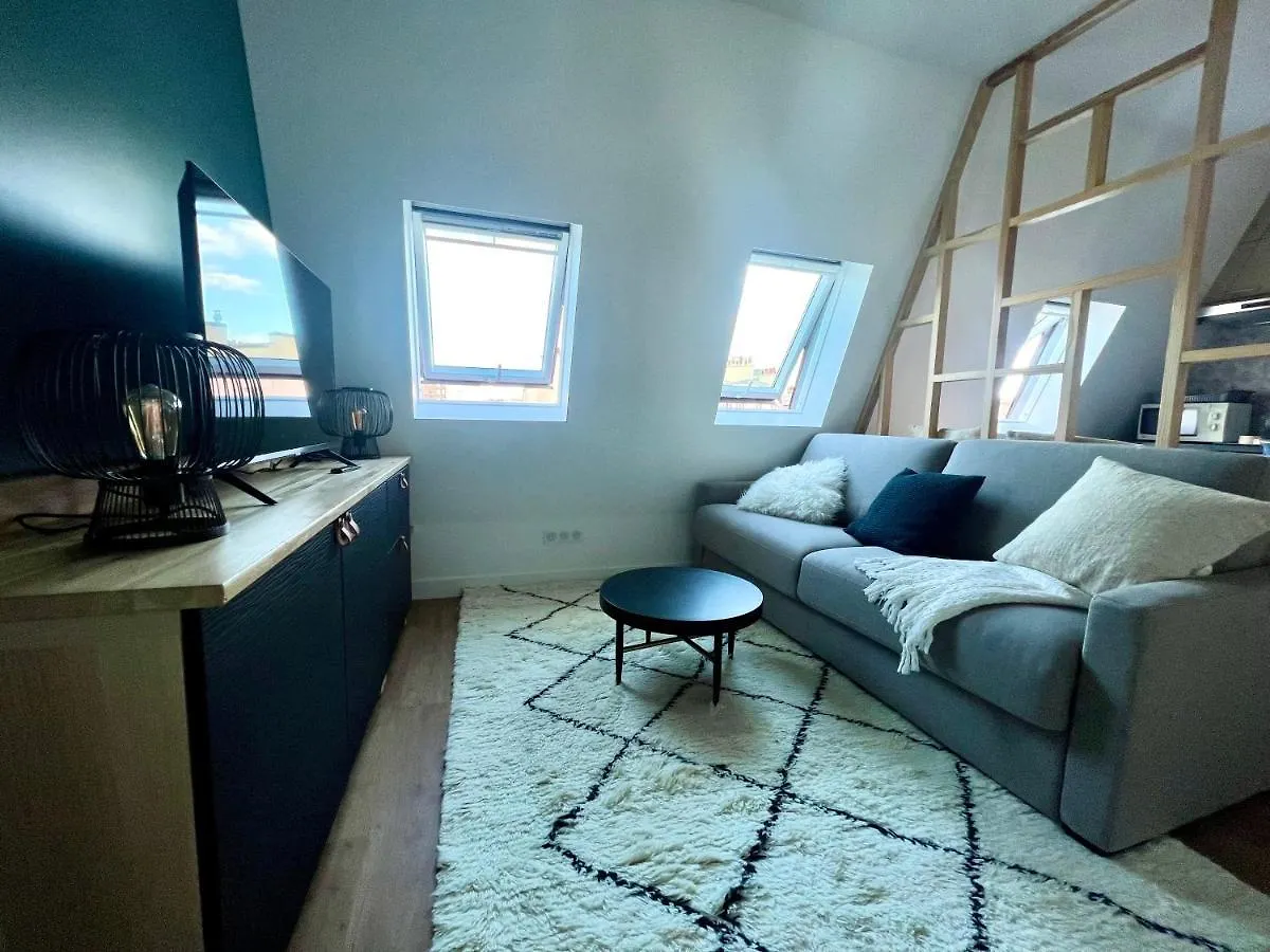 Rooms With Fabulous View On Paris Roofs 0*,