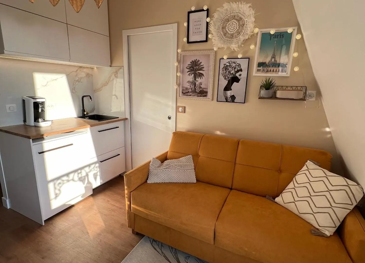 Rooms With Fabulous View On Paris Roofs 0*,  França