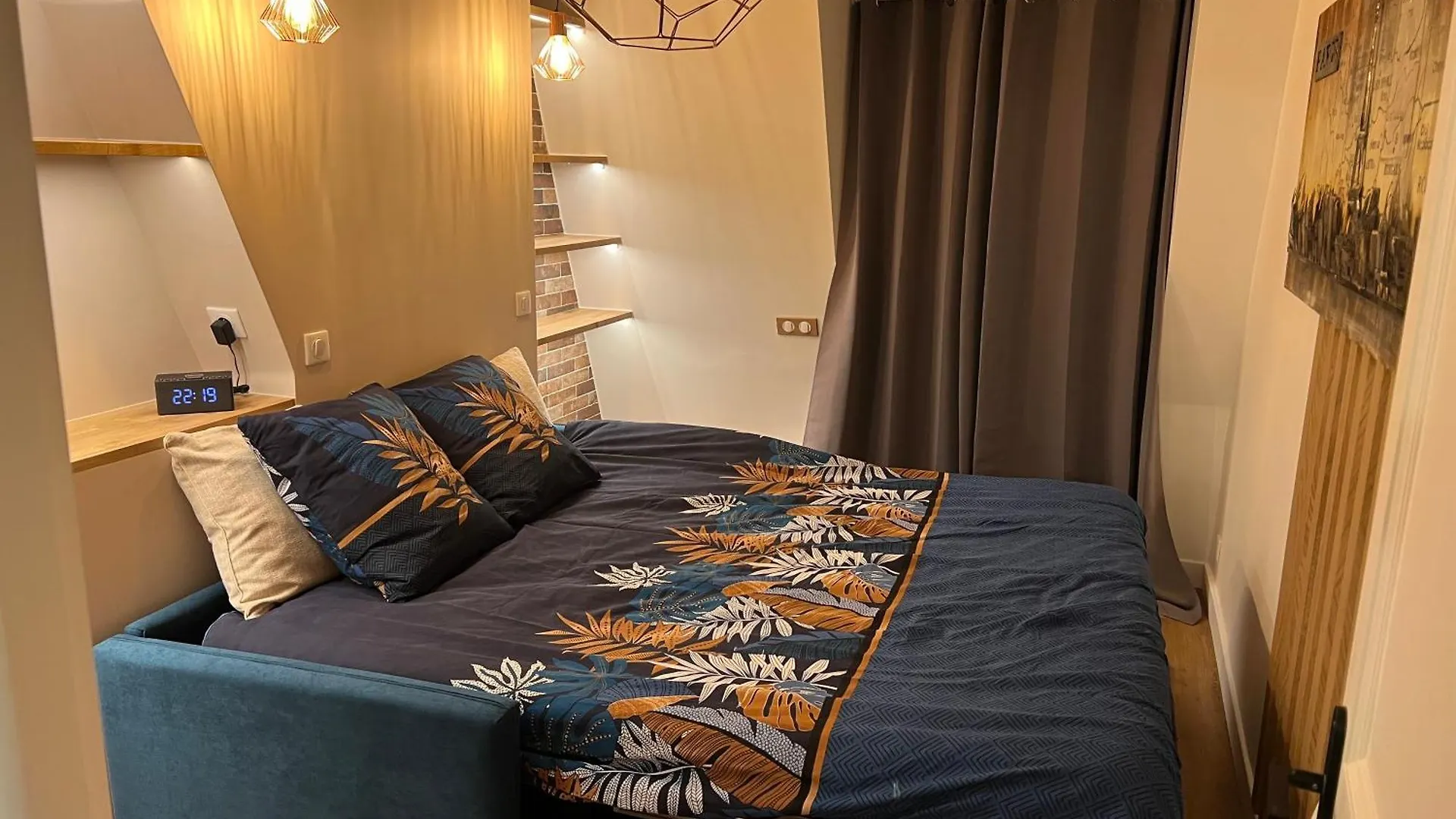 Rooms With Fabulous View On Paris Roofs França